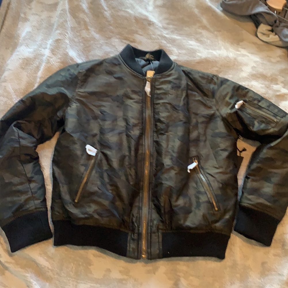 NWT Forever 21 Camo Metallic Bomber Jacket - Picture 7 of 10